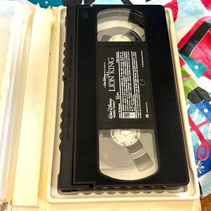 Original lion king movie  1995 with clamshell case but no photo inside case